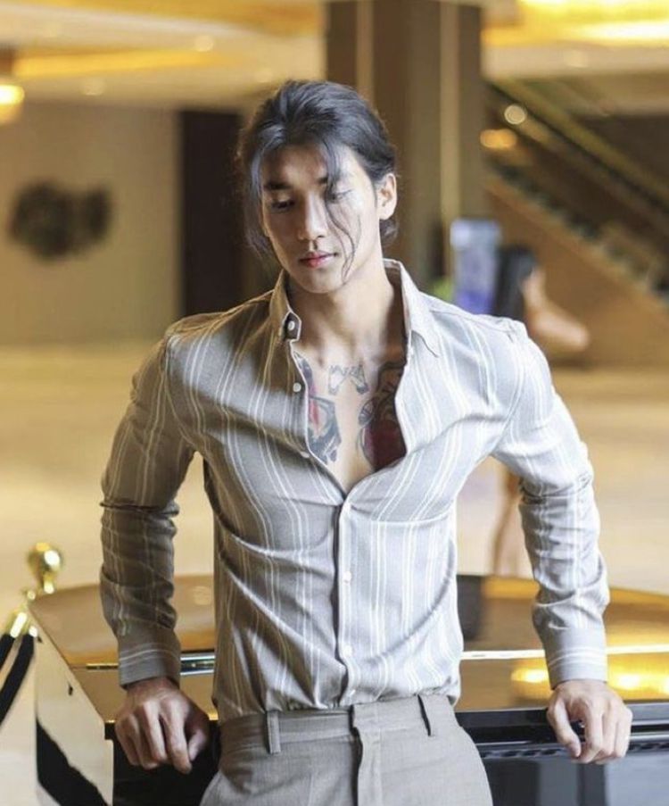 Самый красивый мужчина в мире: Монах, актёр и модель Паинг Такхон