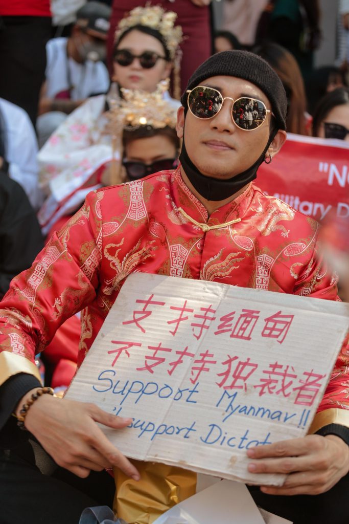 Самый красивый мужчина в мире: Монах, актёр и модель Паинг Такхон